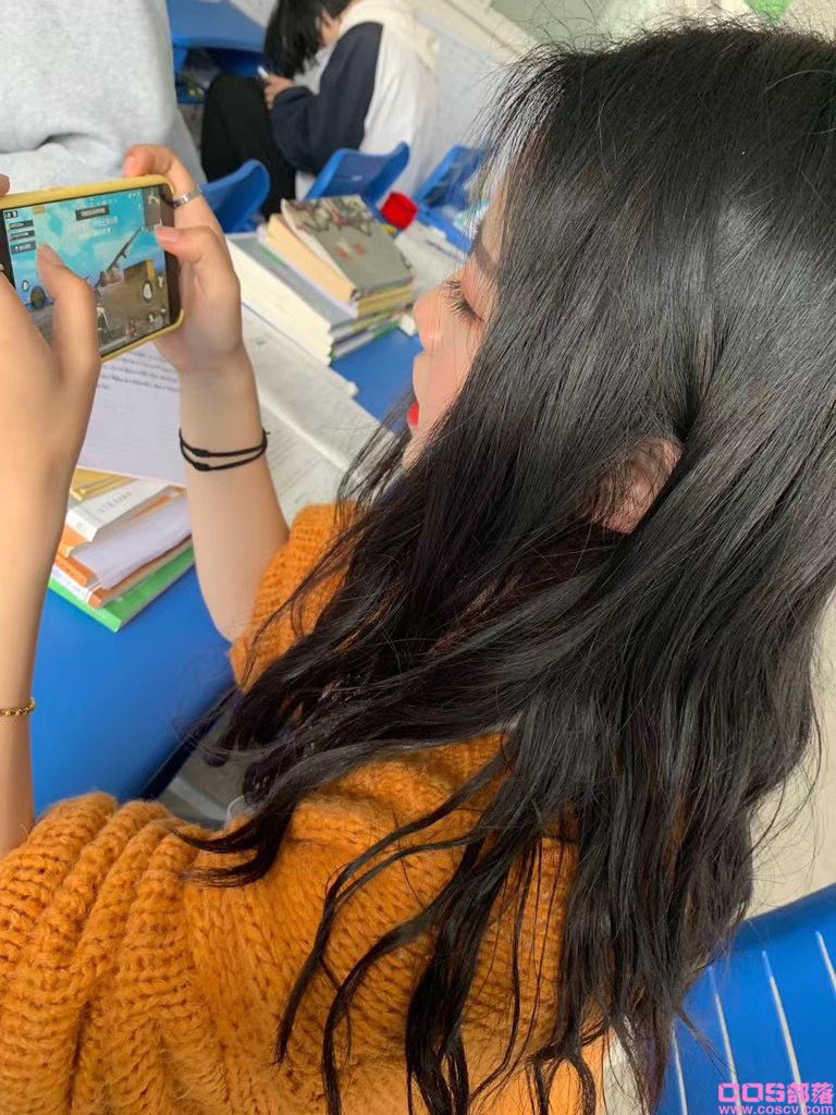 爱玩吃鸡的学姐(图4)