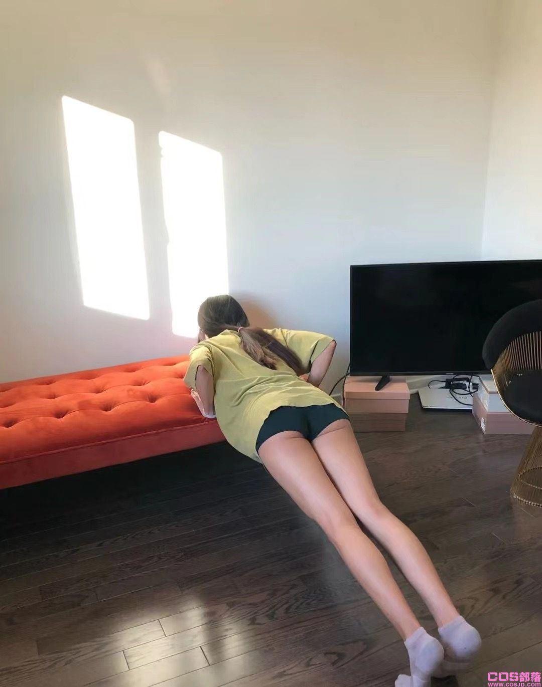 美女同事的日常(图2)